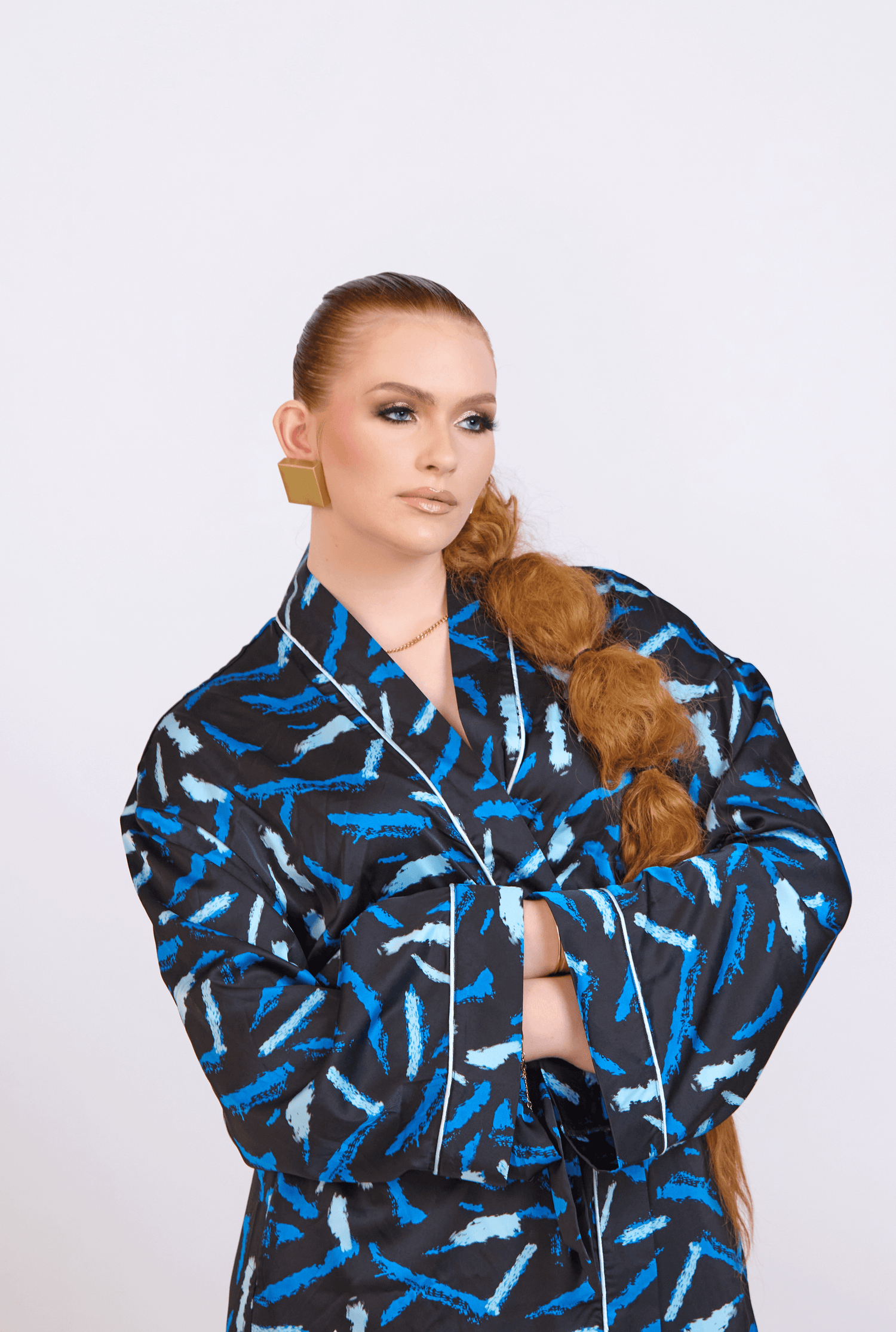 ÌTÙNÚ BLUE ABSTRACT PRINT SATIN ROBE