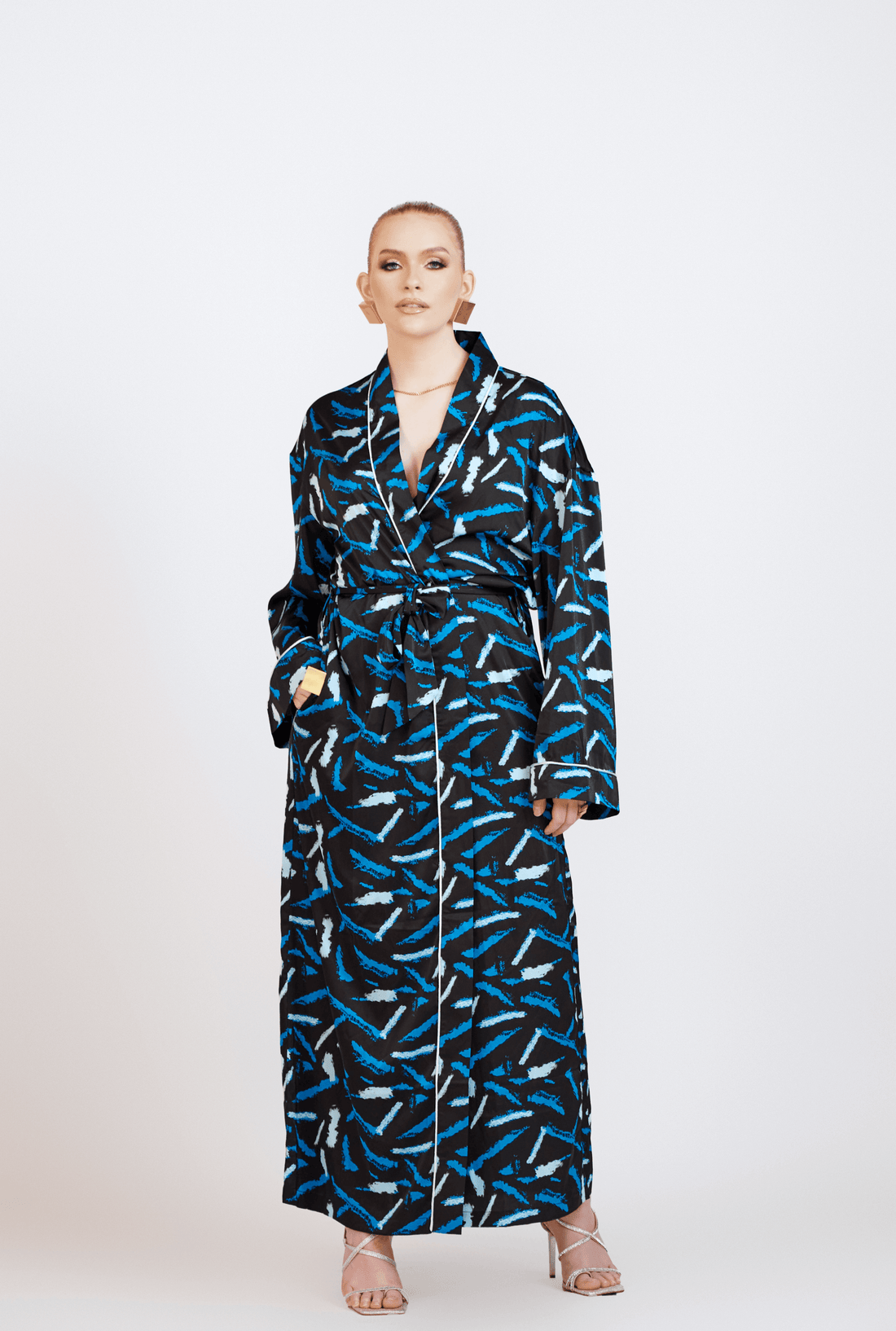 ÌTÙNÚ BLUE ABSTRACT PRINT SATIN ROBE