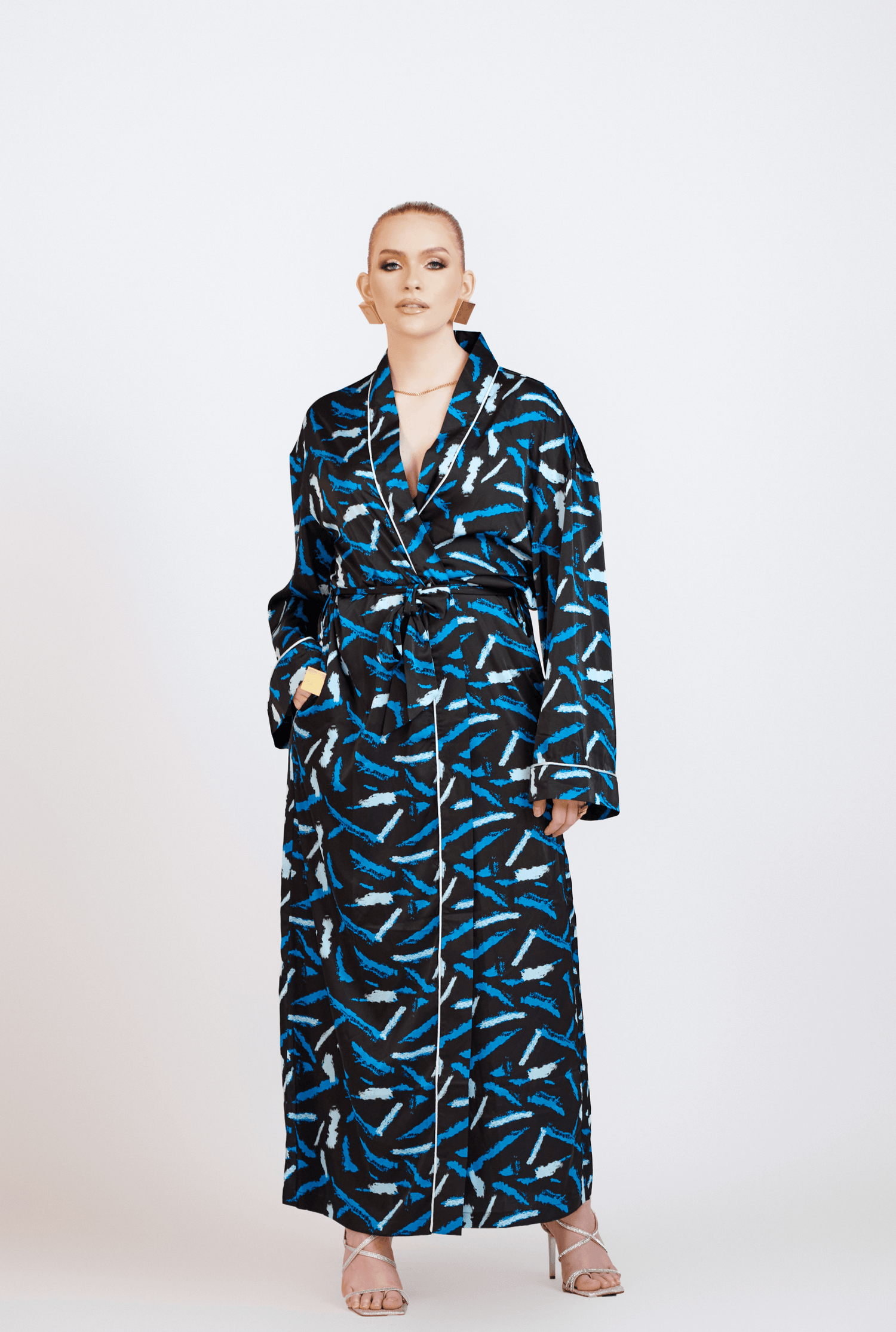 ÌTÙNÚ BLUE ABSTRACT PRINT SATIN ROBE